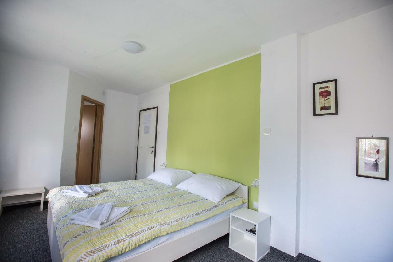 Asgard Guesthouse Josipdol Esterno foto